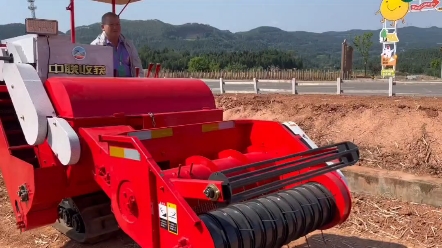 中聯(lián)收獲履帶式花生收獲機德陽演示會圓滿成功
